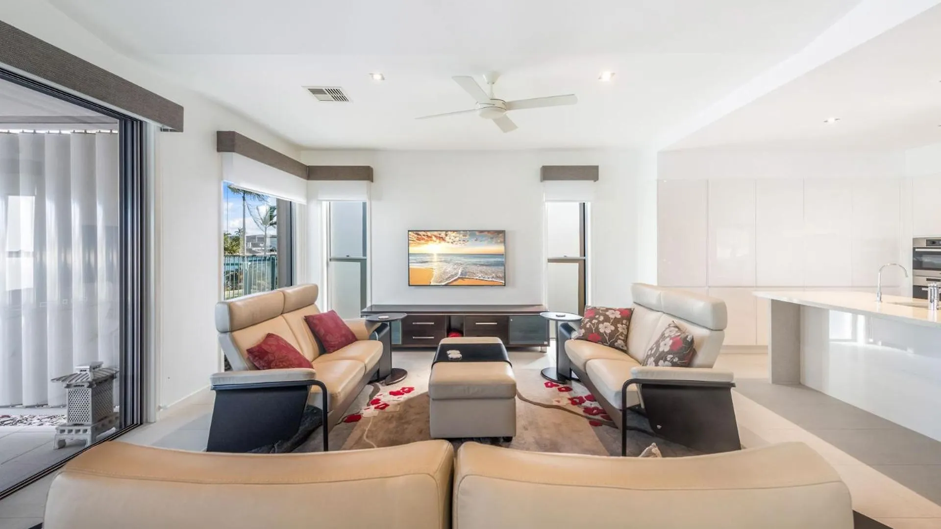4 Bedroom Waterfront Dream Holiday Home And Small Pet Friendly Mooloolaba